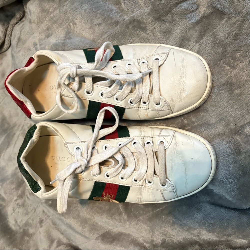 Gucci White Sneakers with Green and Red Stripes and bee motif size 35